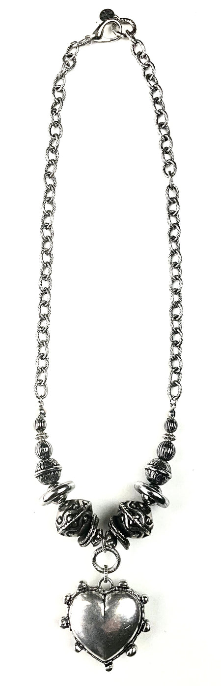 Short Beaded Necklace with Puffed Heart Pendant