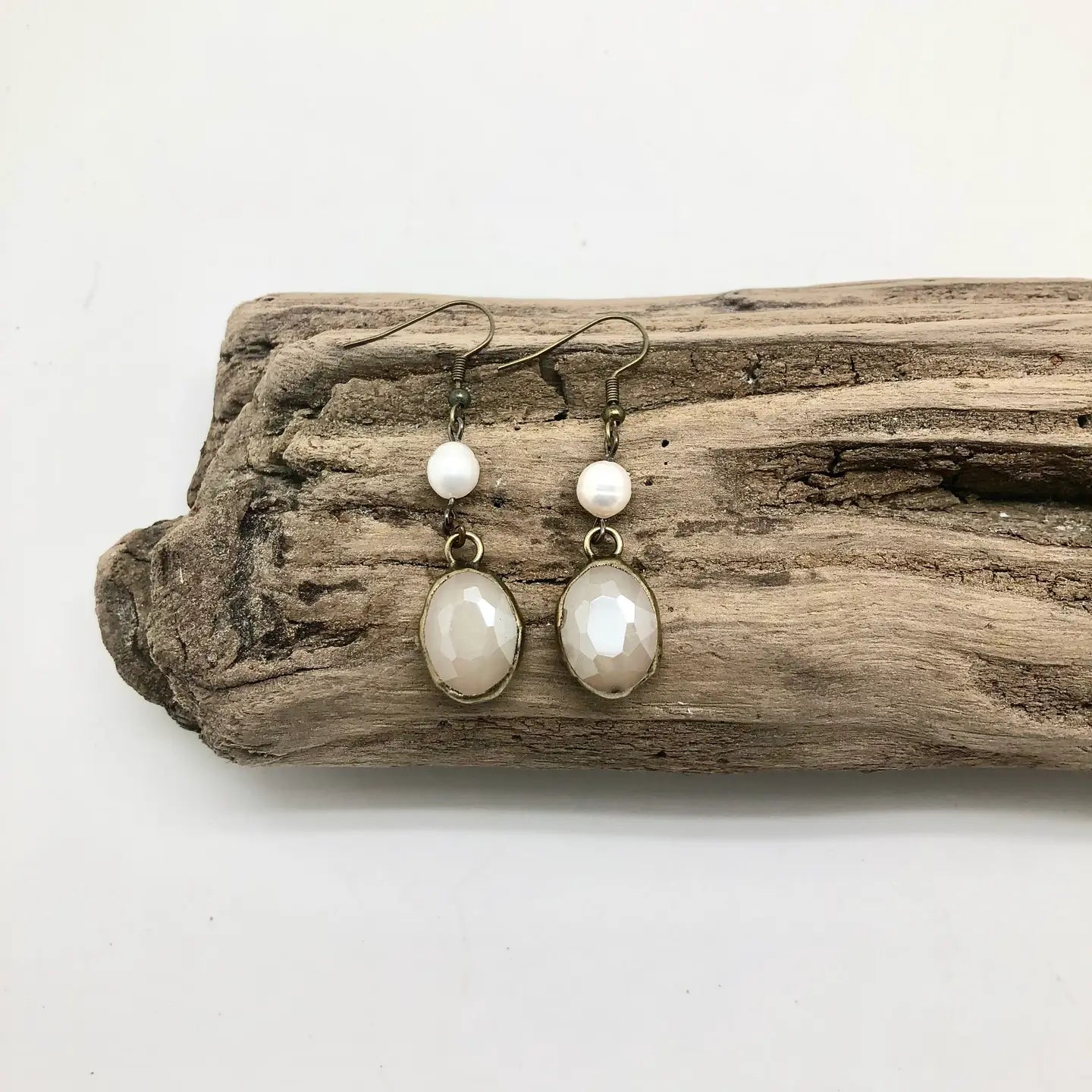 Earring Oval Drop Antique Gold W/Freshwater Pearl Frenchhook