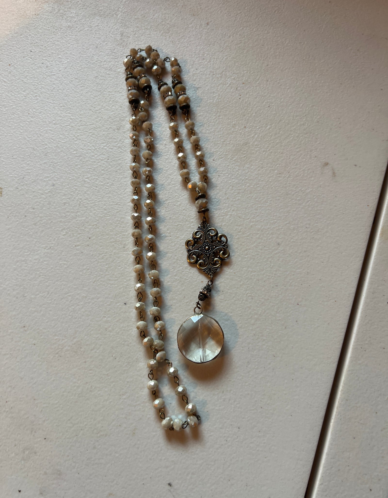 AC crystal bead and pendant necklace