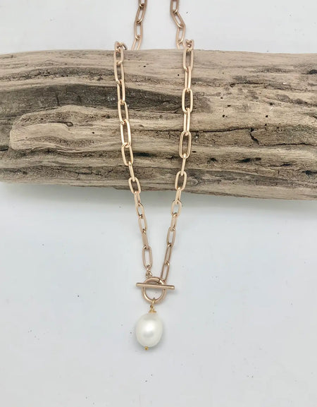 RR Matte Gold Paper Clipchain W/Mother of PearlDrop18” Necklace