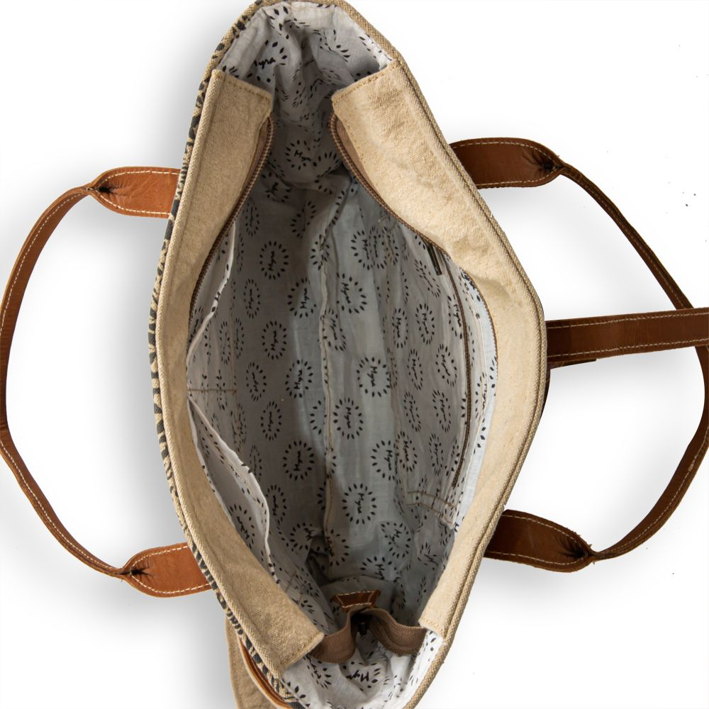 Le Medallion Vintage Cut Shoulder Bag