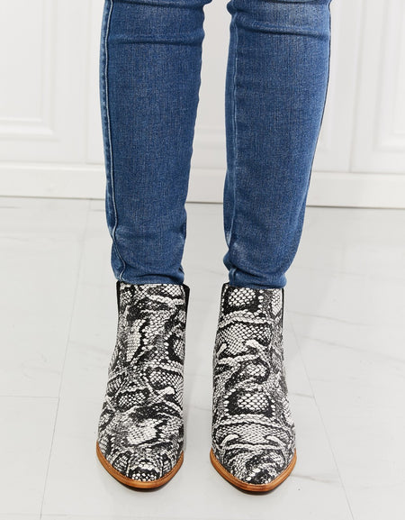 MMShoes Back At It Point Toe Bootie in Snakeskin