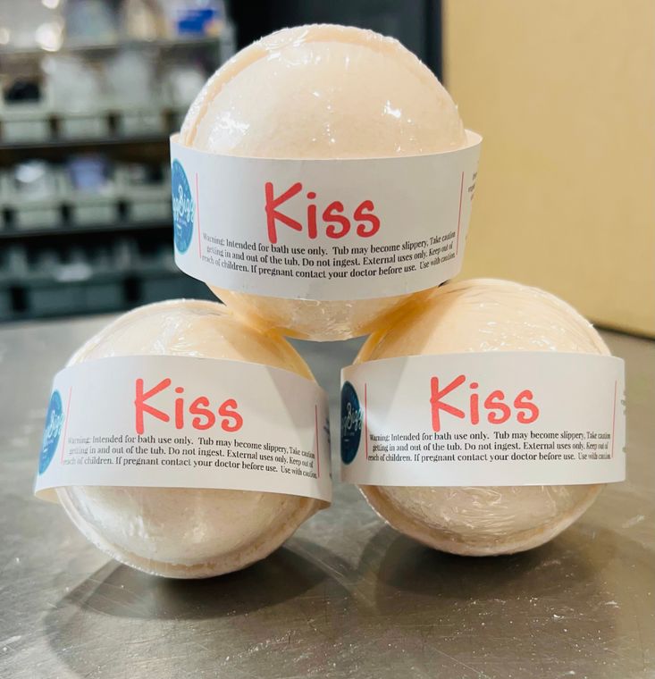 Kiss  - Bath Bomb